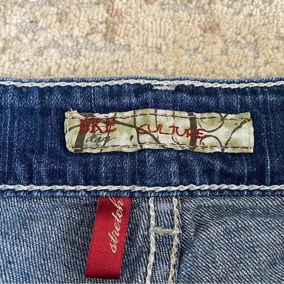 BKE Culture Cropped Jeans Y2K Patched Embroidered Distressed Medium Wash: 27 - Picture 6 of 10